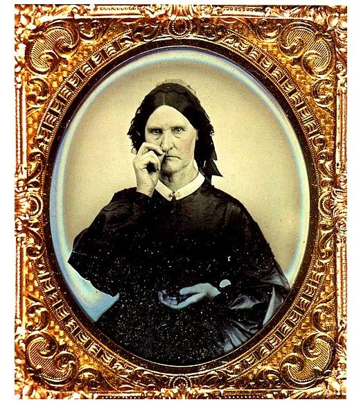 Eskiden fotoraf makineleri bu kadar rahat tanabilir olmamasna ramen, bu kadar absrd karelerin yakalanmas gerekten ok dndrc..