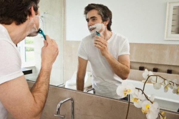 Gillette (Jilet) irketi 1902 ylnda gvenli jilet satmaya baladnda yzlerce erkek satn ald.Sonra da bu jiletlerin sakallarn kesmediini syleyerek onlar pe attlar. Gillette yetkilileri, mutsuz mterilerin tra olmadan nce jiletin sarld kad karmadklarn fark ettiler.