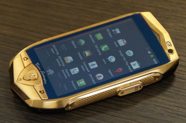 <p><b>Lamborghini TL700</b></p>    Lamborghini hz yapmak istiyor, aramak deil. Zaten grnce arayasnz kayor. Kt ceplerimiz arasnda tuhaf bir altn paras.