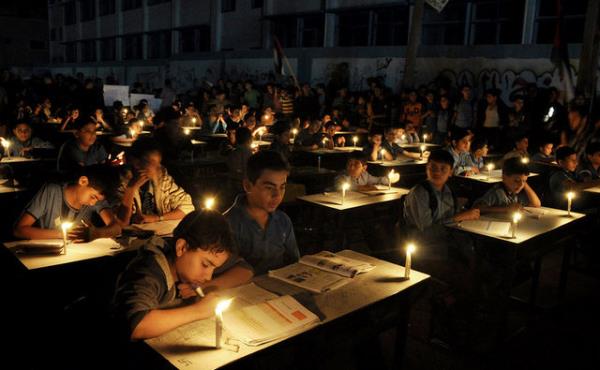 Gazze'de Mumlu Protesto (Gazze)-Mohammed Talatene