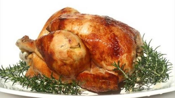 <p><b>"Hazr orba, ketap, mayonez, iftlik tavuklar mutfaa sokulmamal"</b></p>    "Baz yiyecekler kesinlikle mutfaa sokulmamal. Her trl ekmek, simit, pasta, her tr tost, pirin pilav, patates, msr, her tr galeta ve her cins biskvi, makarna, brek, poaa, ama, eker, ikolata, reeller, uruplar, bal ve pekmezler, btn suni tatlandrclar, hazr ve taze sklm meyve suyu, gazl iecekler, enerji iecekleri, her trl kzartma, btn hazr orbalar, sucuk, salam, sosis gibi ilem grm et rnleri, ttslenmi etler, st tozu, krema, mayonez, ketap, hazr soslar, marketlerde sunulan kapal iftlik tavuklar, karpuz ve kavun gibi doal da olsa fazla miktarda eker ieren, glisemik indeksi yksek meyvelerden uzak durulmal."