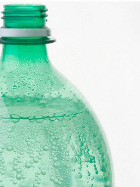 <p><b>'ocuklara kesinlikle asitli iecekler iirilmemeli'</b></p>    "ekerli ve asitli ieceklerin reklamna bile tahamml edemiyorum. Bilhassa Ramazan aynda iftar sofrasna asitli bir iecein konulmas... ok ayp ve gnah! Ayran varken, su varken, ay varken bunlar tketmek ok tehlikeli. Onu gren ocuklar, 'Annem, dedem de bunu iiyor' diye dnyor. Bu asitli iecekler kesinlikle eve alnmamal, ocuklara iirilmemeli."