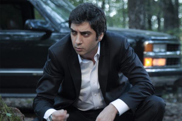 Benim adamlarm benim zaafmdr. Kim benim zaafma dokunursa onu paralarm!