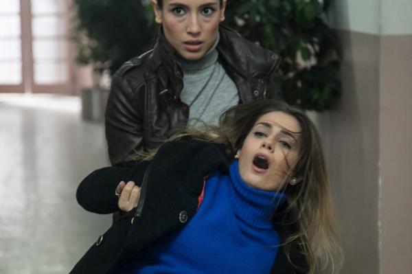 Benim hayatmda her ey yalan! Tek gerek sensin.