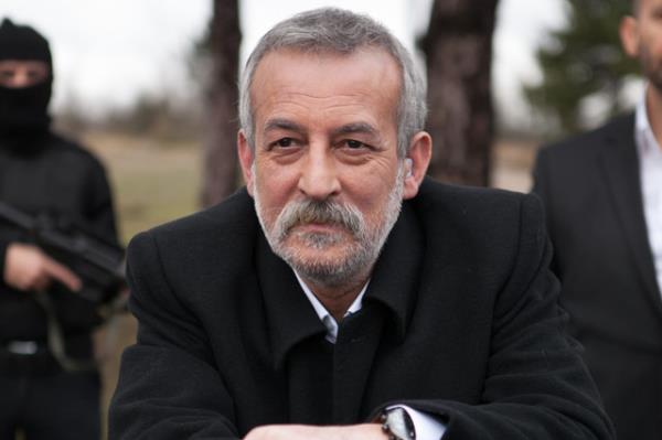 Meteor gibiyim nafiz ; kendi zgl arlmla, kendi hacmimle, kendi bedenimi topraa gmdm :)