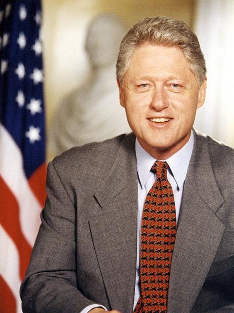2004 ylnda 4'nc kez baypas ameliyat geiren eski ABD Bakan Bill Clinton, 2010 ylndan beri vegan. Vegan olunca 9 kilo veren Clinton, "Sebzeleri, meyveleri ve bakliyat seviyorum" dedi.