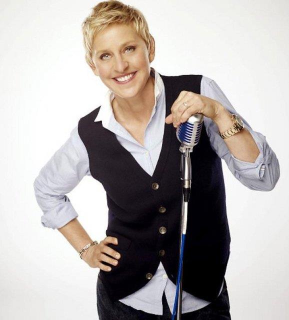 Ellen DeGeneres, beslenme ve hayvan haklar zerine uzun sre okuduktan sonra 2008 ylnda veganl seti. "Veganm, nk hayvanlar seviyorum" diyen DeGeneres'in 2008'de evlendii ei Portia de Rossi de vegan.