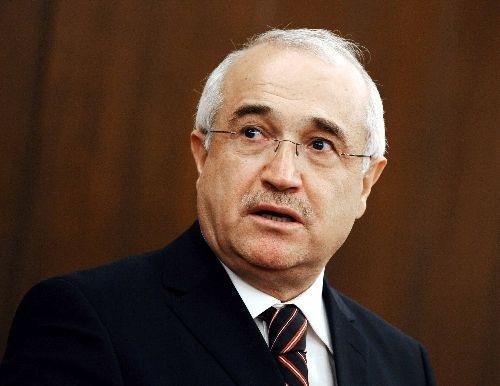 ADALET BAKANI:   Cemil iek