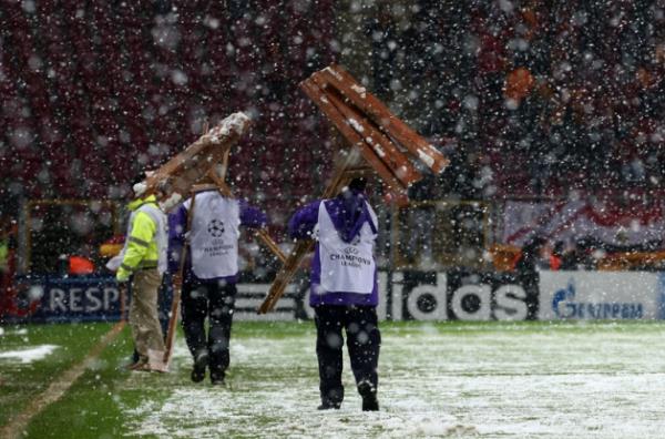 ahan Gkbakar: Bu sahada gayet guzel mac oynanirdi.Kar da durdu. Portekizli hakem bence sacmalamistir. Baska hesaplar donuyor kanimca...