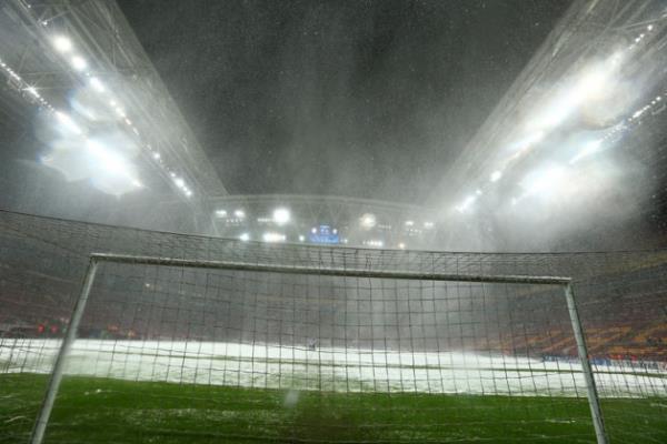 Daily Mail: Kar akas! Galatasaray-Juventus maa olaanst kar yznden ertelendi.