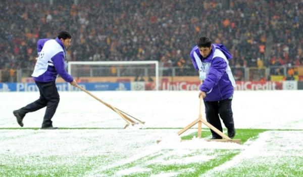 Muhittin Boat: Lizbon da hava gneli gndz 16, gece 11 derece. Kar ve souk Portekizli hakemi bozdu..en iyisi otele gidip scak bir eyler imek dedi..