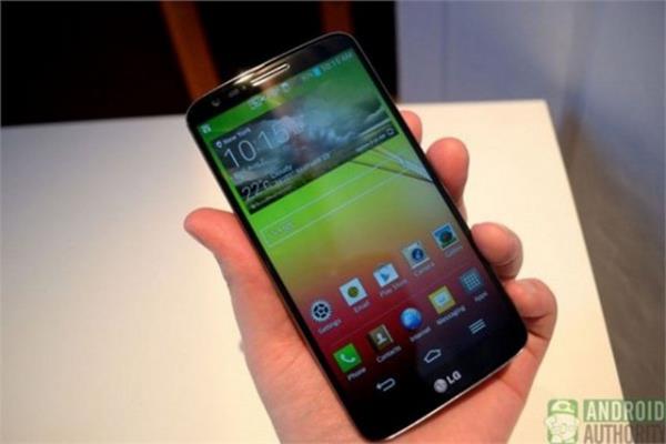 <p><b>LG G2</b></p>   Arka panelinde 13 megapiksel kamera ve LED fla bulunduran G2, n panelinde otomatik focus zellikli 2.1 megapiksel kameraya sahip.