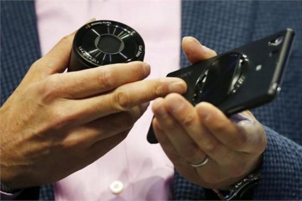 <p><b>Sony Xperia Z1 </b></p>  2.2 GHz, Snapdragon 800 ilemci ve Adreno 330 Grafik lemci Birimi'ne sahip olan Z1, 5 in (12,7 cm) ekran geniliine sahip. RAM ise 2 GB.