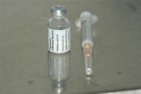 Daha nce yaplan aratrmalarda otizmle baz alar arasnda bir ba olduu belirtilmiti, ancak sonradan yaplan aratrmalarda alarla otizm arasndaki ba olmad akland.