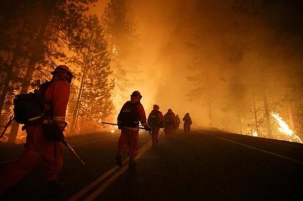 Yosemite Doa Park'nda alevlerle savamaya giden itfaiyeciler