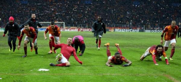 OWEN: YALI KADIN KUPA DII KALDI BBC'nin yorumcusu ngiltere eski milli takm oyuncusu Michael Owen, Galatasaray'n "Yal Kadn" lakapl Juventus'u ampiyonlar Ligi'nin dna ittiini syledi. Haberde, youn kar yann engel olduu man bugn oynanan ksmnda Galatasaray'n ipi gsledii belirtildi.