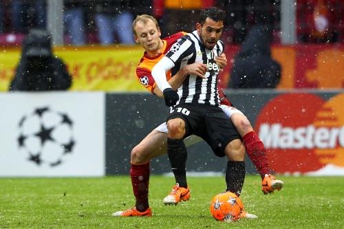 ngiliz basnndan Mirror gazetesinin internet sitesi, maa ilikin haberi "Galatasaray 1-Juventus 0: Juventus, ampiyonlar Ligi'nde kaza yapt" balyla aktard.