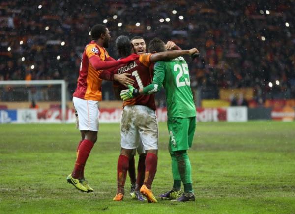 BILD: GALATASARAY'A ZAFER SNEIJDER GETRD Trk takm Galatasaray, ampiyonlar Ligi'nde Juventus'u dar itti. stanbul'da youn kar ya nedeniyle ertelenen mata, Galatasaray'a zaferi Wesley Sneijder'in gol getirdi.