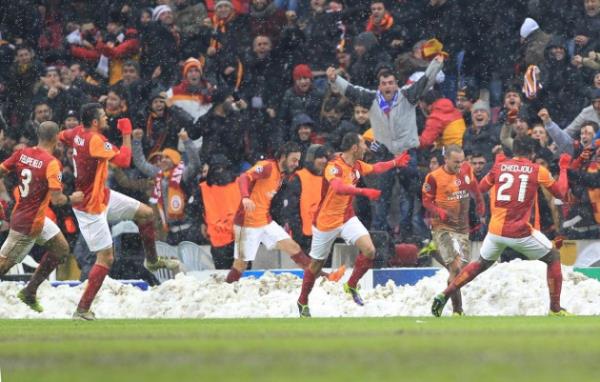 FIFA, talyan kulbnn, zellikle ikinci yarda beklenenin aksine man hakimi olamadn ve nemli bir gol pozisyonuna giremediini kaydederek "Sneijder, Juve'yi batrd, Cimbom'u st tura tad" deerlendirmesinde bulundu.