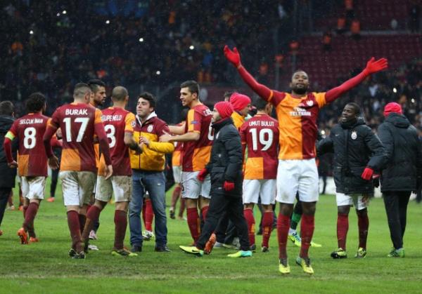 REUTERS: GALATASARAY JUVENTUS'U DEVRD ampiyonlar Ligi'nde stanbul'daki youn kar ya nedeniyle bugne ertelenen ma Galatasaray, son dakikalarda Wesley Sneijder'n att gole kazand.