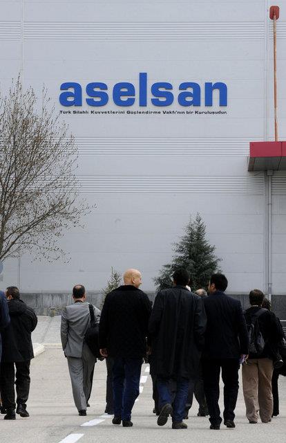 Tmyksek gvenlik zelliklerini zerinde bulunduran ve ek olarak uydu telefonlarna bluetooth veya opsiyon konektr ara yznden balanan cep telefonu, gvenli ses ve veri iletiimi salyor.  Ayrca SMS atma zellii de bulunan 2110 MEMK, gvenlik ynetim sistemi tarafndan uzaktan ynetim zelliine de sahip. Bylece kripto anahtarlarnn datlmas, yasakl listelerinin gncellenmesi gibi ilevler merkez birimden emniyetli olarak gerekletiriliyor. 2110 MEMK, uydu zerinden iletiimsalad iin her yerden kullanlmasmmkn.  TeknomobilUyduHaberleme A.. YnetimKurulu Bakan SelimGenler, sz konusu cihazla yasa d dinlemelerin nne geildiini, benzerlerine oranla ok daha yksek performans sergilediini ifade etti.