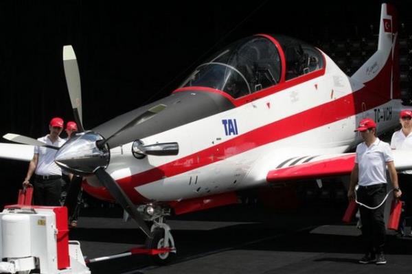 1600 beygir gc motora sahip TUSA tasarm aerodinamik zelliklere sahip uakta, sfr hz ve sfr irtifada pilotlar kurtarma kabiliyetine sahip. Uakta ayrca pilotlar iin uu srasnda oksijen reten bir sistem bulunuyor. Avrupa Havaclk ve Uzay Dairesi tarafndan da sertifikalandrlacak olan st snf eitim ua, ismini de Cumhuriyet dnemi ilk pilotlarndan Vecihi Hrku'tan adn alyor.