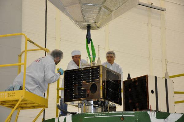 RASAT Aratrma Uydusu, Trkiye?nin ve TBTAK UZAY?n BiLSAT uydusundan sonra sahip olduu ikinci uzaktan alglama uydusu.  RASAT frlatld 17 Austos 2012 tarihinden bu yana grevini baarl bir ekilde srdryor. Yksek znrlkl optik grntleme sistemine ve Trk mhendislerce tasarlanp gelitirilen yeni modllere sahip olan RASAT, Trkiye?de tasarlanp retilen ilk yer gzlem uydusu.  10 milyon dolara mal oldu.