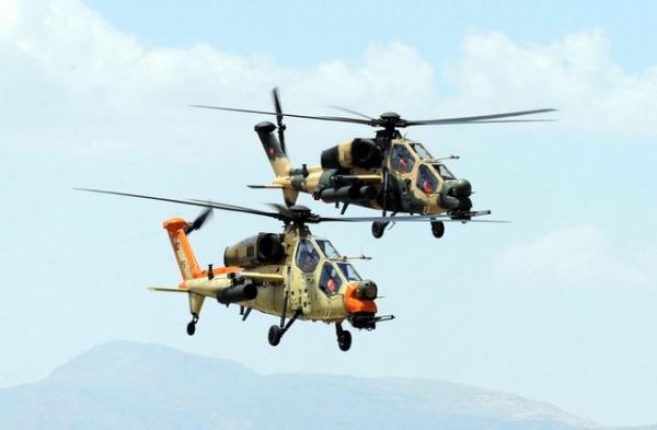 <p><b>TRK TEKNOLOJSYLE RETLEN LK TAARRUZ HELKOPTER ATAK</b></p>  Yerli teknoloji ile talyan platformunda retilen ATAK taaruz helikopteri ar silah yk ile zorlayc "scak hava-yksek irtifa" grevleri iin optimize edilmi iki tipe sahip. Yakn hava destei grevleri iin 76 adede kadar 70 mm gdml/gdmsz roketler ve 500 adet mhimmat kapasiteli 20 mm top ile donatlm T129A ve ok amal grevlere uygun olarak en modern elektronik harp gereleri entegre edilmi olan ve ayn anda 8 adet UMTAS, 12 adet CIRIT, 2 adet STINGER ve 500 adet top mermisi ile grev yapabilen T129B.