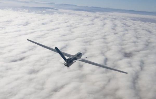 Tmyle kompozit yapda tasarlanan hava arac; mono blok gvde, sklebilir kanat ve V-kuyruk ile katlanabilir ini takm, yedeklemeli kontrol yzeyleri, ekipman blmeleri, servis kapaklar gibi bileenlerden olumaktadr. Yapda kompozit ya da gereken yerlerde metal bileenler, omurga, ereve, sehpalar yer almaktadr. Arkadan itili, piston-pervaneli tipli motor ile takatlandrlan platformda, gvde ii yakt sistemi; kanat hcum kenarlar, pervane ve dier eitli ekipmanlarda buz nleme/giderme sistemleri; cihazlarn stma/soutma ihtiyalarna gre evresel koullandrma sistemleri gibi eitli alt sistemler yer almaktadr.