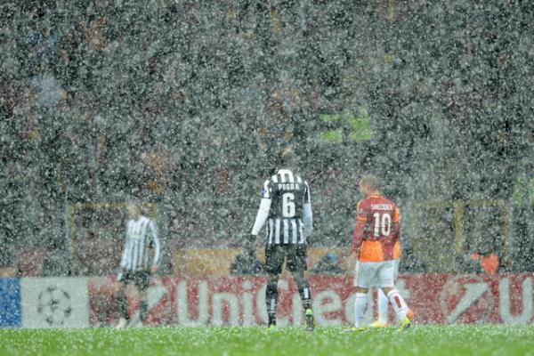 Hani Arena cehennemdi? "Cehennem Buz Tutana Kadar G.Saraylyz" diyenler, 5 dakikada stad boaltt.