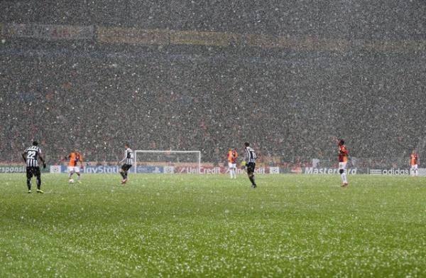 Muhteem Yzyl'n yayn saatini deitiremeyen uefa yetkilileri, Galatasaray - Juventus mann saatini deitirdi. byksn Slman:))
