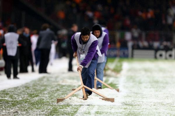 G.Saray-Juventus ma Mays'a ertelendi. Hakem rzgar falan da istemiyormu.