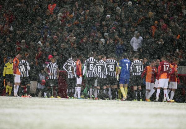 Galatasaray 30 tane adamla sahay komple temizleyebilirdi niye byle yamal boha yapt onu anlayamadm.