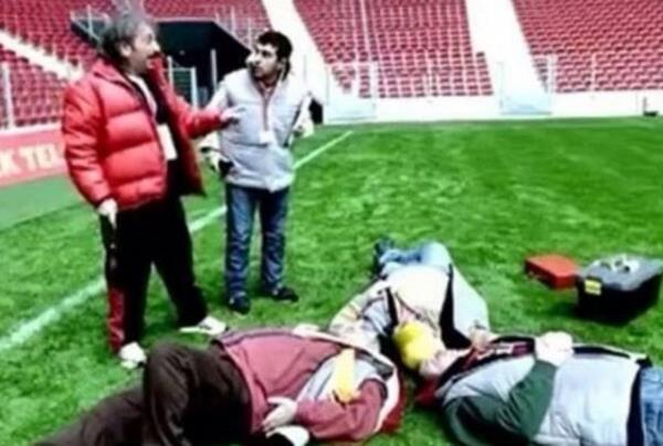 nl komedyen Cem Ylmaz tartmalara twitter'dan cevap vererek unu yazd: Tamam ben yaptm ! Reklam ektiimiz mekanlardan karken genelde klar vs ben kapatp karm... Yanl alter pardon !