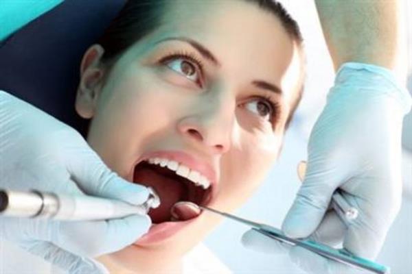 Fransa'daki hekimlerin de geen seneden bu yana amalgam yerine kompozit dolgu kullanmaya baladn belirtti.