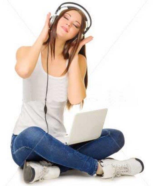 2011 ylnda Michigan Devlet niversite?sindeki bir aratrmada, glmseyerek alan iilerin sonunda pozitif dncelere sahip olduu, bununla birlikte ruh hallerinin de olumlu ynde gelitii gzlemlendi.