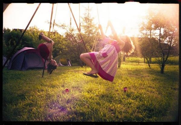 Pozitif Psikoloji dergisinde yaymlanm deneysel bir aratrma sadece mutlu olmay denemenin bile ie yaradn gsterdi.
