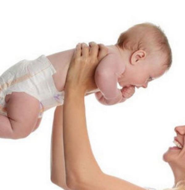 Anneler, sigarann yan sra ar kalabalk, kt havalandrma, uygunsuz snma, nem gibi evresel risk faktrlerinin astm iddetlendirdiini unutmamaldr.