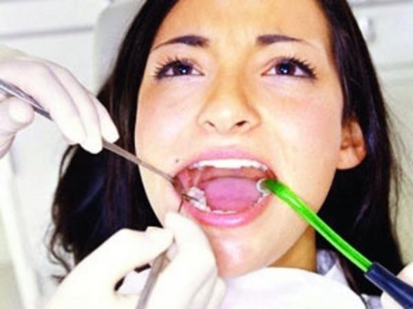 Antibiyotik kullanm, kt az hijyeni, sigara, alkol, youn ay-kahve tketimi nedeniyle dilin zerinde yaayan bakterilerin oluturduu bir hastalktr.