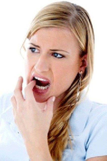 Dil siyah grnml ve tyldr. Etkenin ortadan kaldrlmasyla dilin fralanmasyla tedavi edilir.