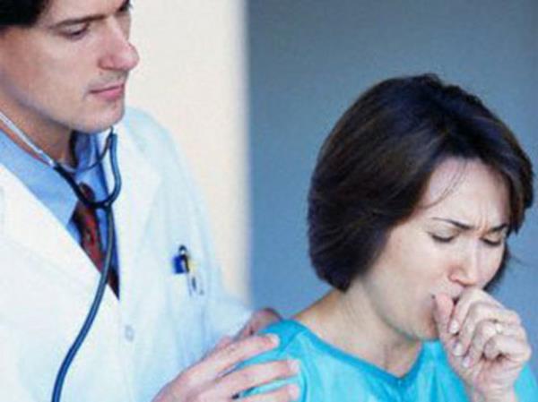 Sigara ien kiilerde zaman iinde sigara saysnn artmasna bal olarak bronlar balgam retmeye balar. Bu durum srekli devam ederse, ksrn artmasna ve kronik hale gelmesine neden olabilir.