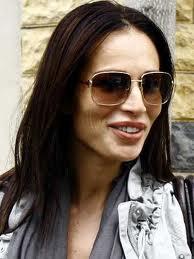 Gzide Duran ortaokuldan terk ama akc ngilizce konuabiliyor.