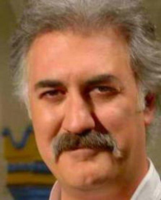 Akc bir ngilizce'ye sahip nllerden biri de Tamer Karadal.