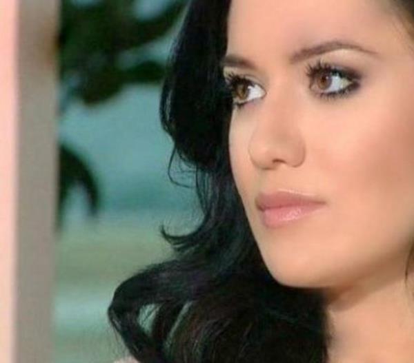 Bu yzden de ana dili gibi Almanca biliyor.