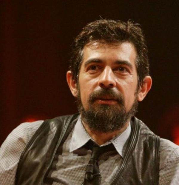 O da Franszca biliyor.