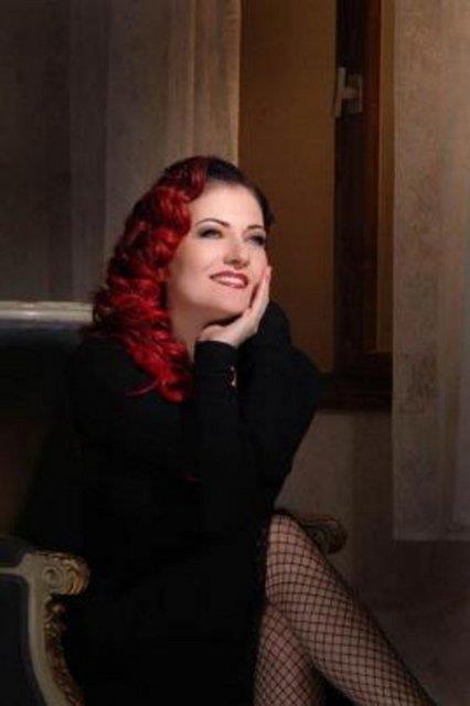 Candan Eretin, uzun yllar Galatasaray Lisesi'nde mzik retmenlii yapt.