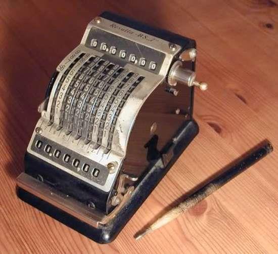 �lk hesap makinas�