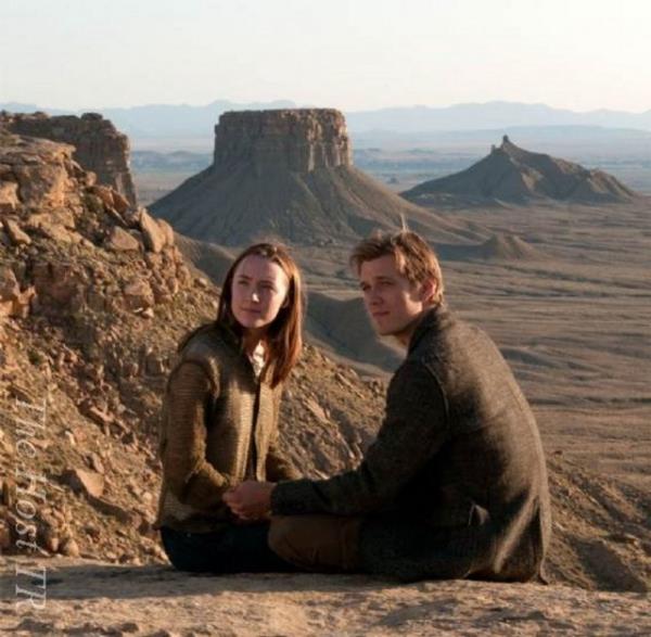 "Truman Show"un yaratcs Andrew Niccol'n katks ve Stephenie Meyer'in 'Alacakaranlk'n yazar olarak ii genlerin arasna transfer etme becerisiyle yol alan bir bilimkurgu tanm...