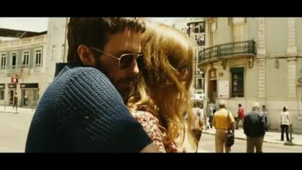 Andrzej Jakimowski, nc filminde sinemaskop orannda her karesi zerine saatlerce dnlm bir stil ovuna imza atyor. phesiz duymann birincil duyuya dnt grme engellilerin dnyas ancak bu ekilde sinemaya aktarlabilirdi.