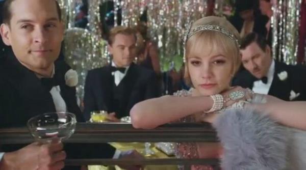 Sonradan grmeliin artt bir zaman dilimini ele almtr. Baz Luhrmann'n buna elik eden iitsel ve grsel yaps ise 1974'de arpc uyarlama grm bu eserin sinema tanmn farkllatryor.